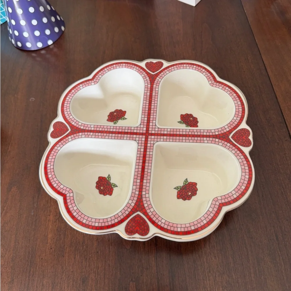 Anthropologie Bistro Tile Stoneware 24k Gold Accent Muffin Pan hearts Valentines